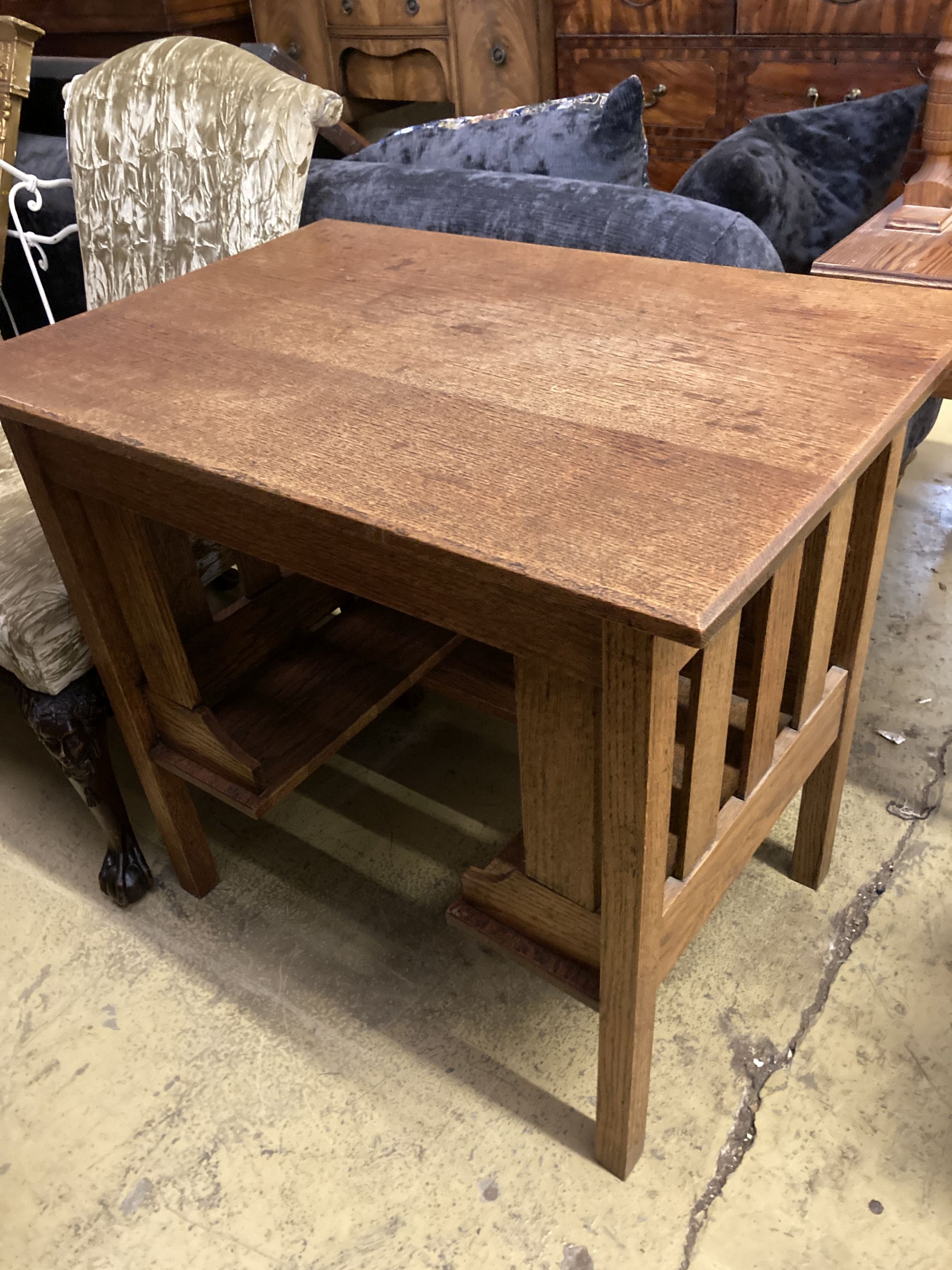 An Arts & Crafts oak kneehole desk, width 86cm, depth 60cm, height 78cm